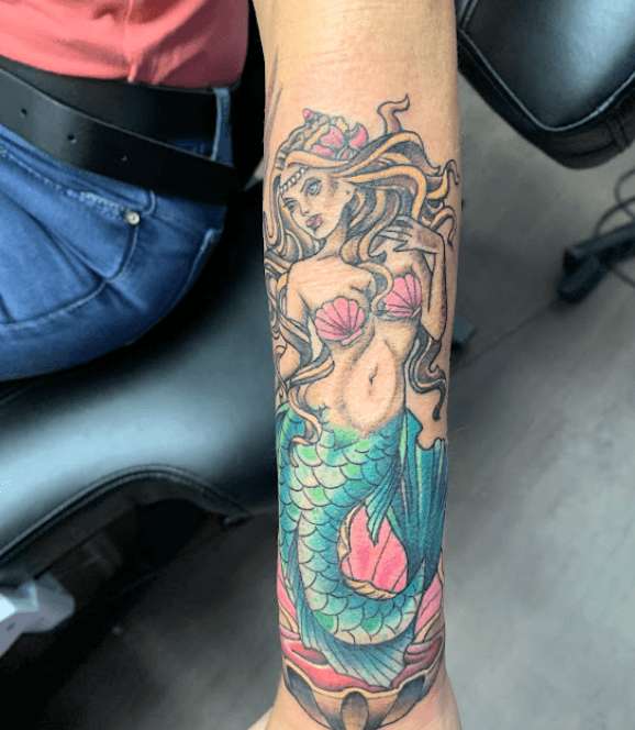 American Traditional tattoo example